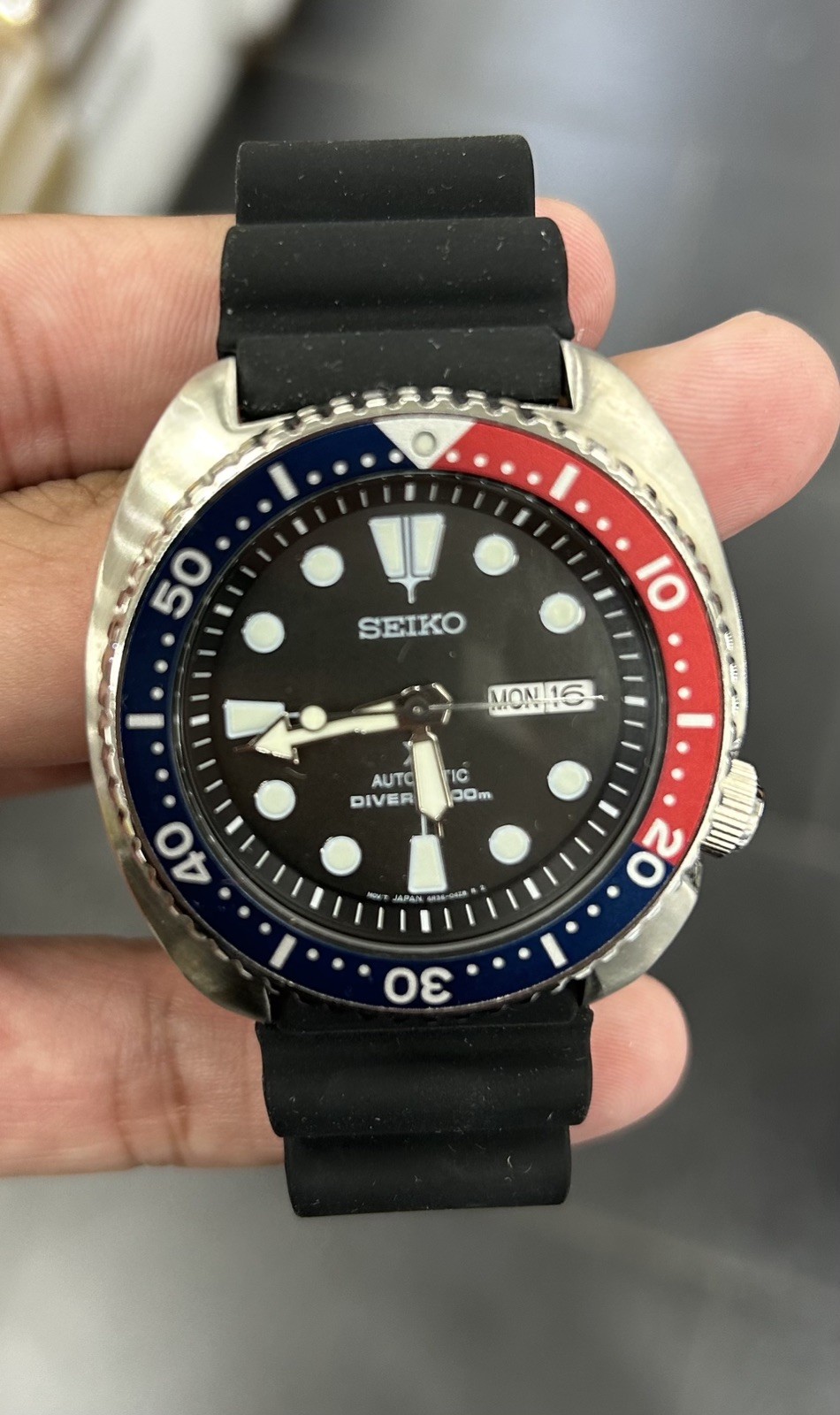 Seiko Prospex Turtle SRP779 Pepsi Bezel Men’s Automatic Dive Watch.