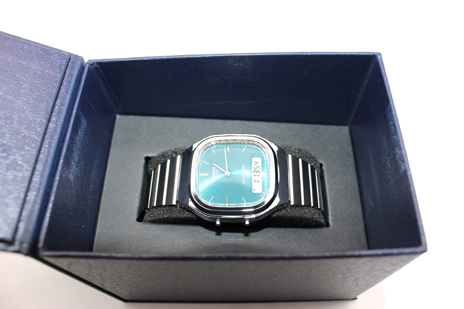 CASIO AQ-240E-3AJF Classic Series Digital Analog Watch Green Retro Modern 2025