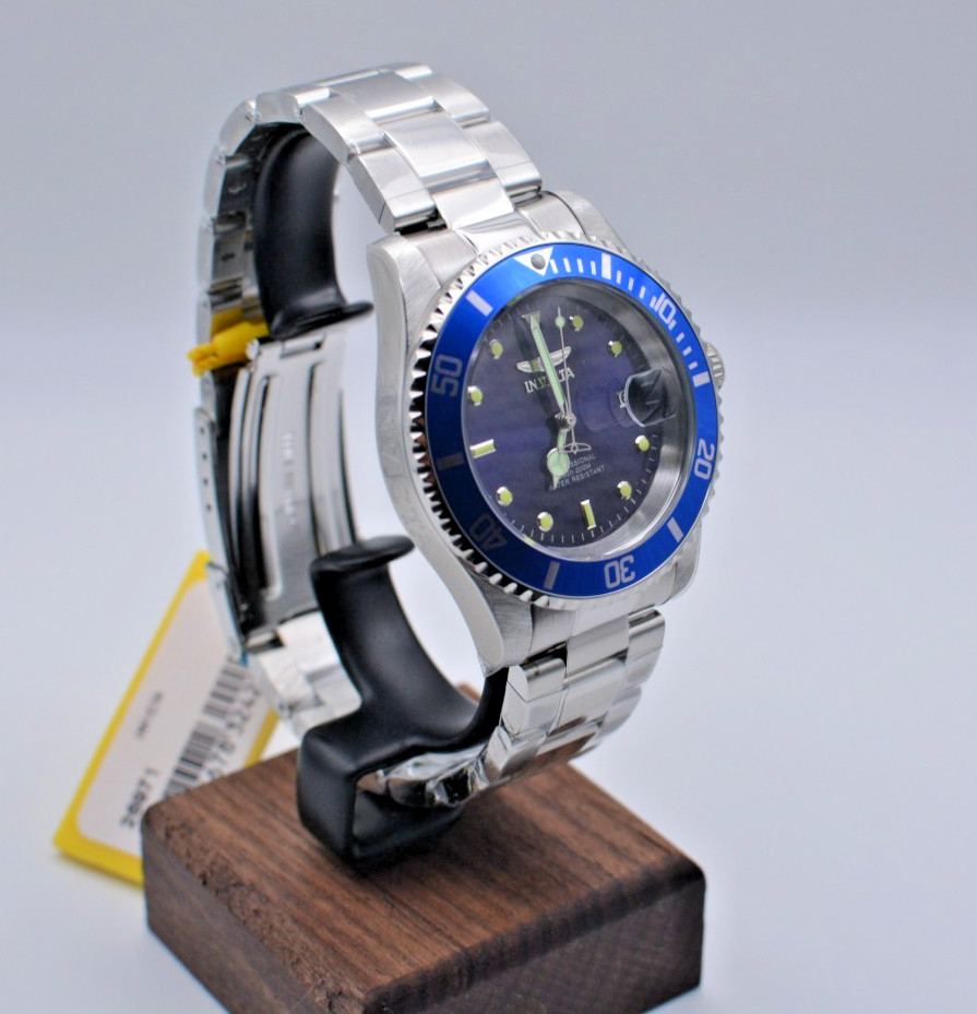 Invicta Pro Diver Men’s Watch 40mm – Blue/Silver new with Box papers