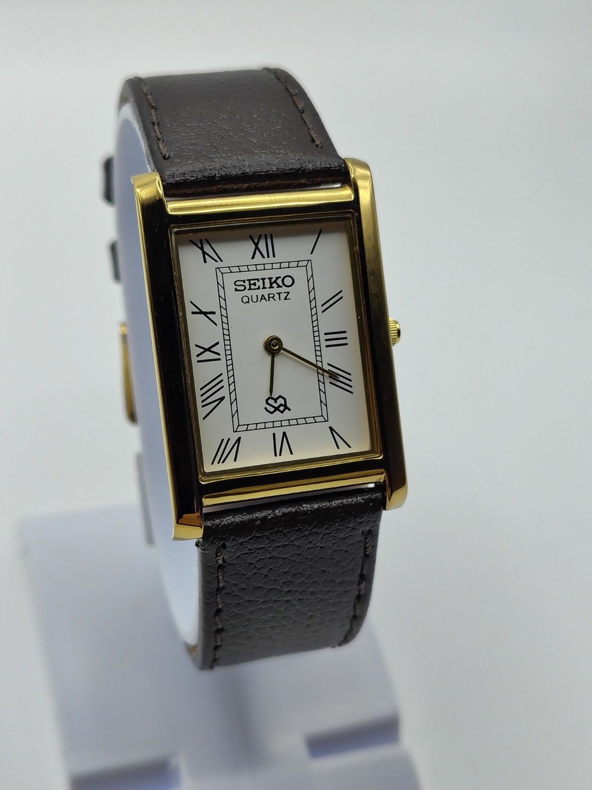 vintage seiko slim quartz men’s wrist watch White Dial Leather Strap