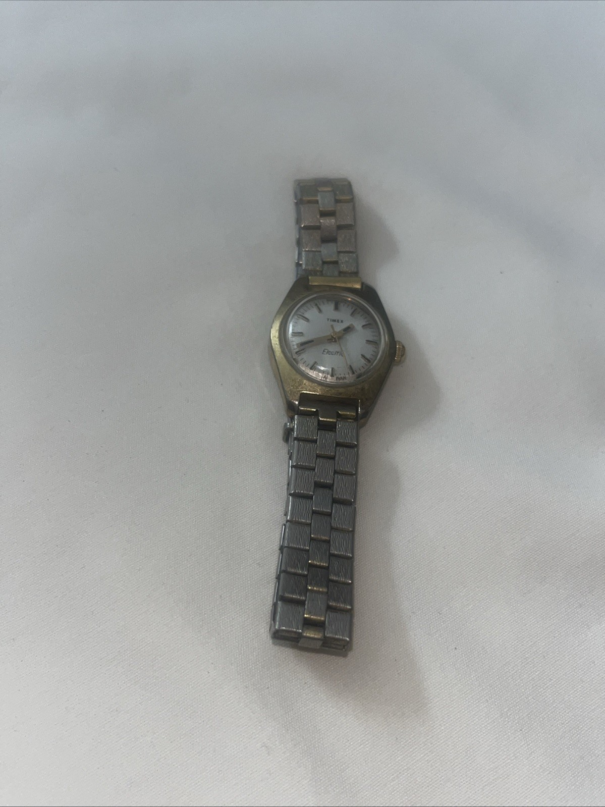 Vintage Timex Electric Ladies Watch Analog Gold Tone Wrist Tested Needs Battery