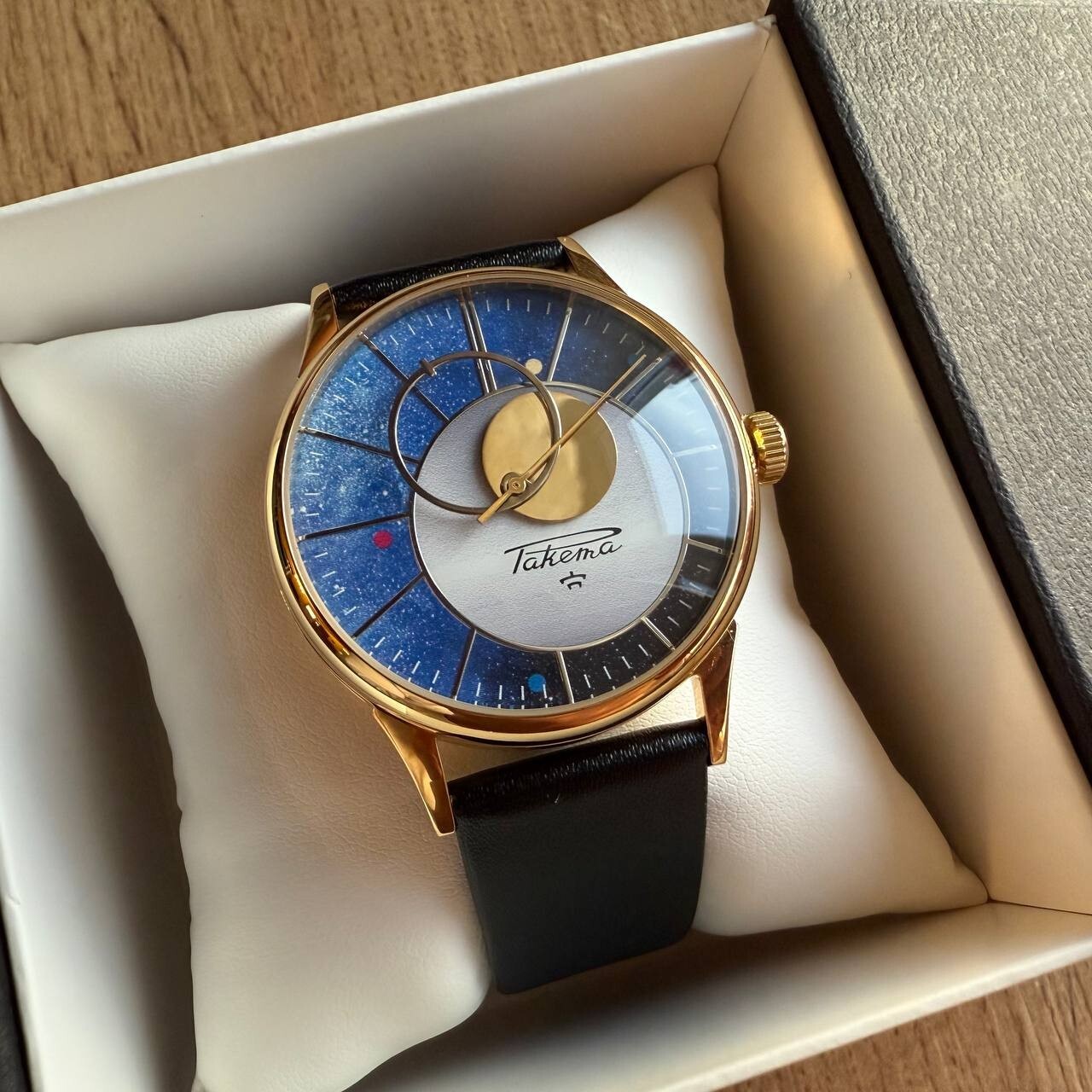 Vintage RAKETA COPERNIC watch KOPERNIK COPERNICUS Rare Red watch with box