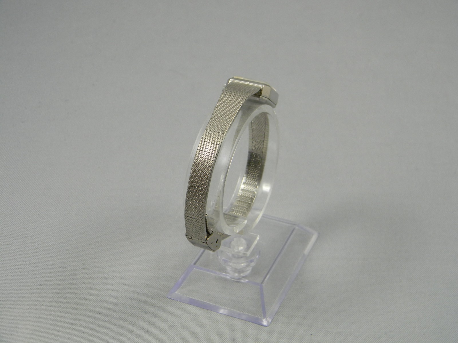Vintage Timex Watch Women Dainty 16mm Adjustable Band New Battery 5″ to 6.5″