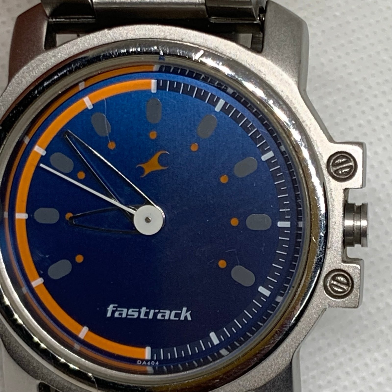 Fastrack Analog Men’s Watch India 3039Sfb Blue orange Dial 40mm running