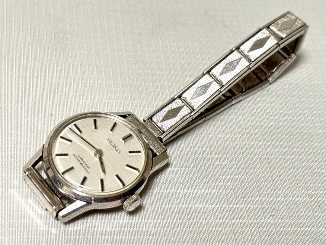 SEIKO Special 25 Jewels Manual Winding Ladies’ Watch with Medallion