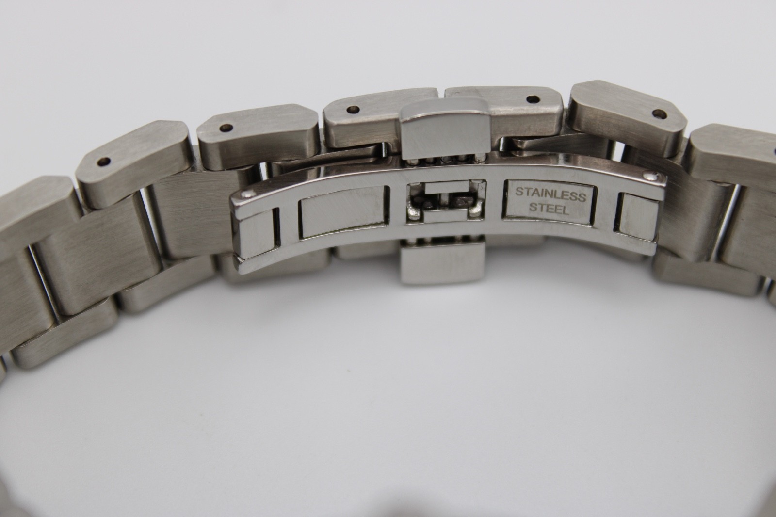 Burberry The City BU9144 Stainless Steel Silver Dial Women’s Watch 34mm
