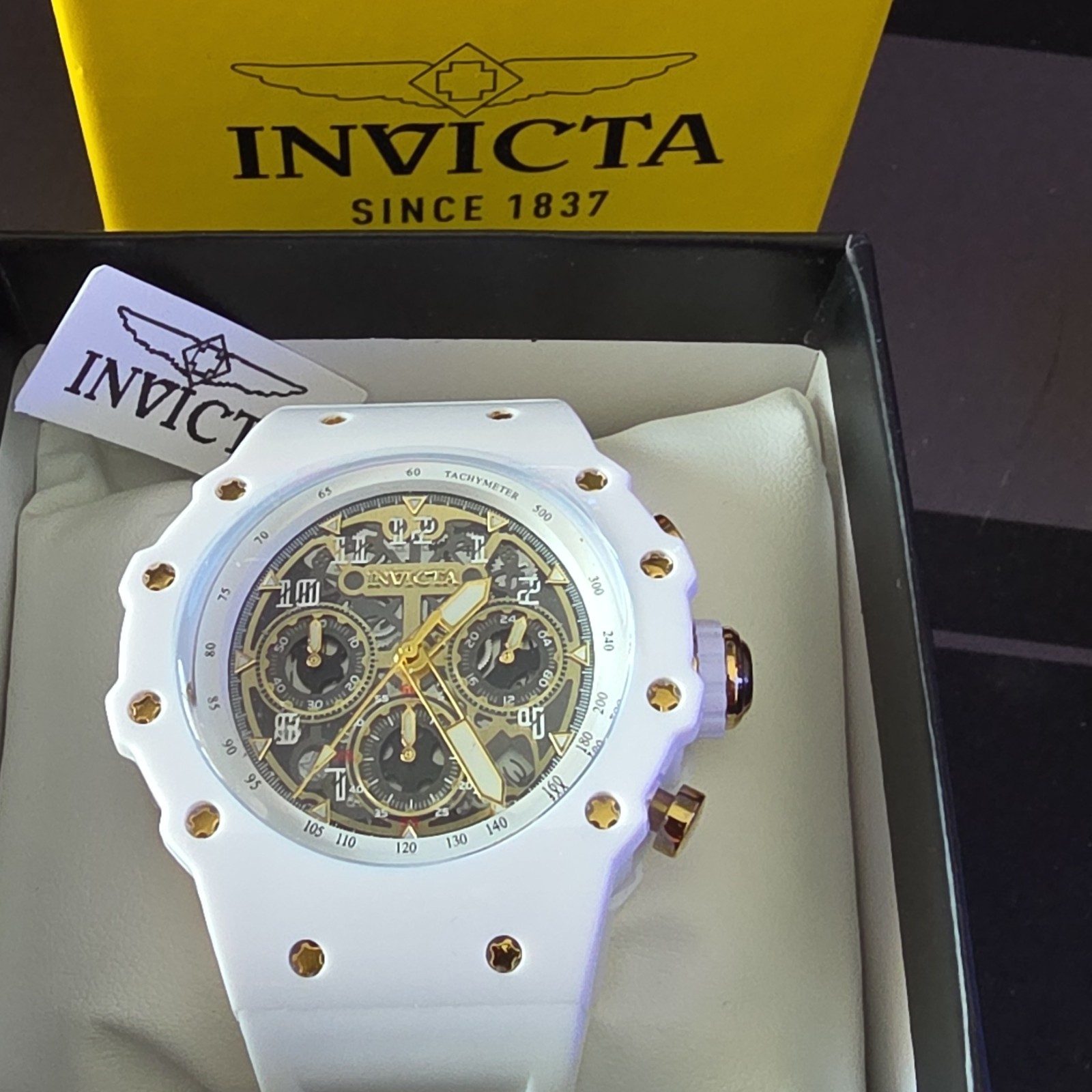 Invicta Racing Vaulthan Men’s Watch Tachymeter Date White Silicone Strap and Box