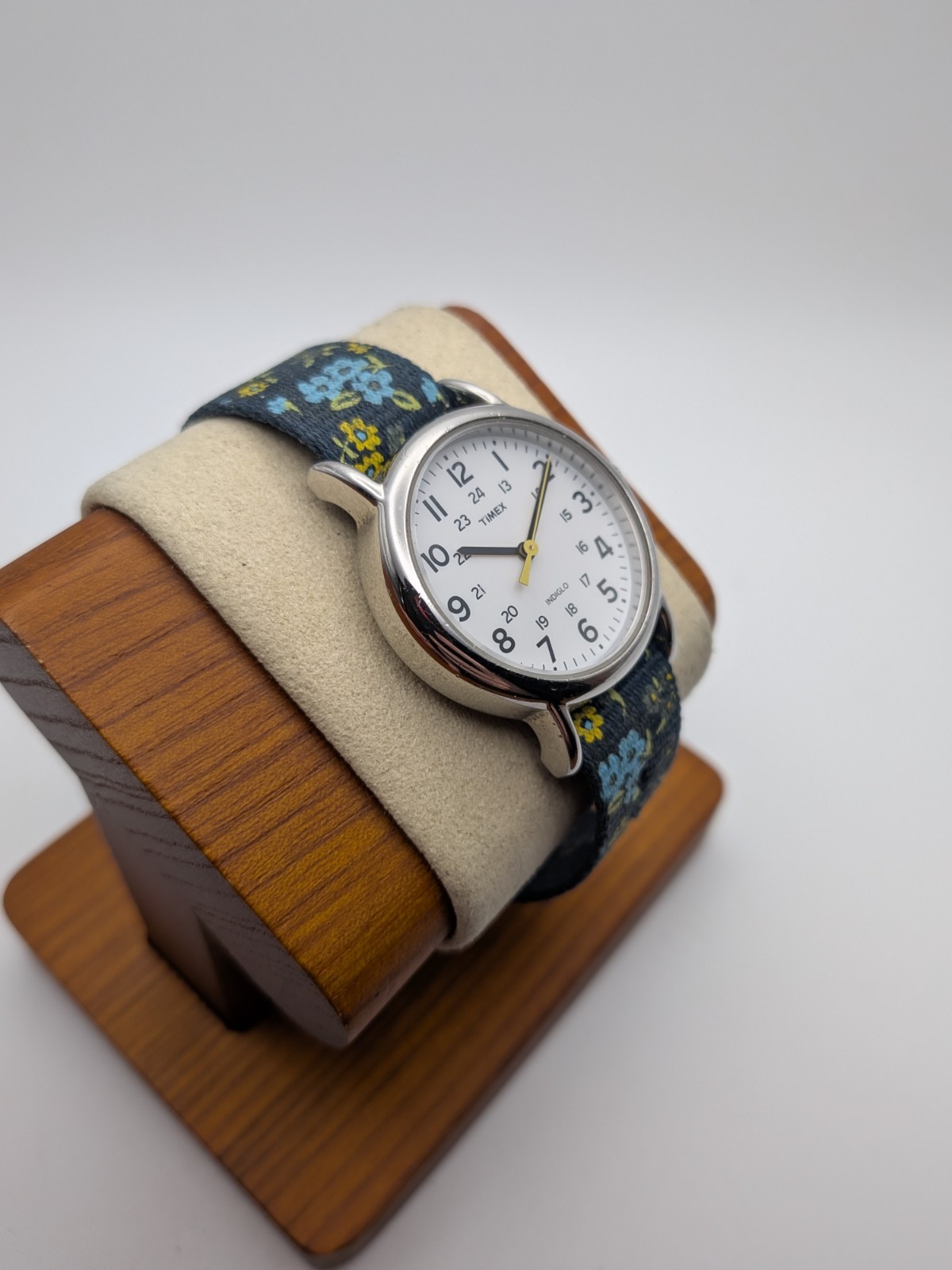 Timex Weekender Womens Indiglo Watch 31mm Floral Nylon T2P370 New Battery