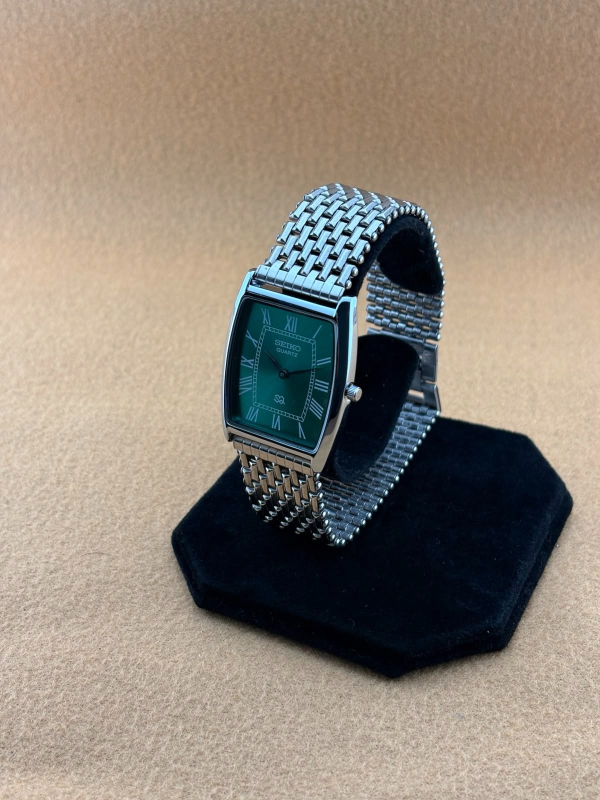 GREEN DIAL Vintage Seiko Slim Quartz Men’s barrel Wrist Watch