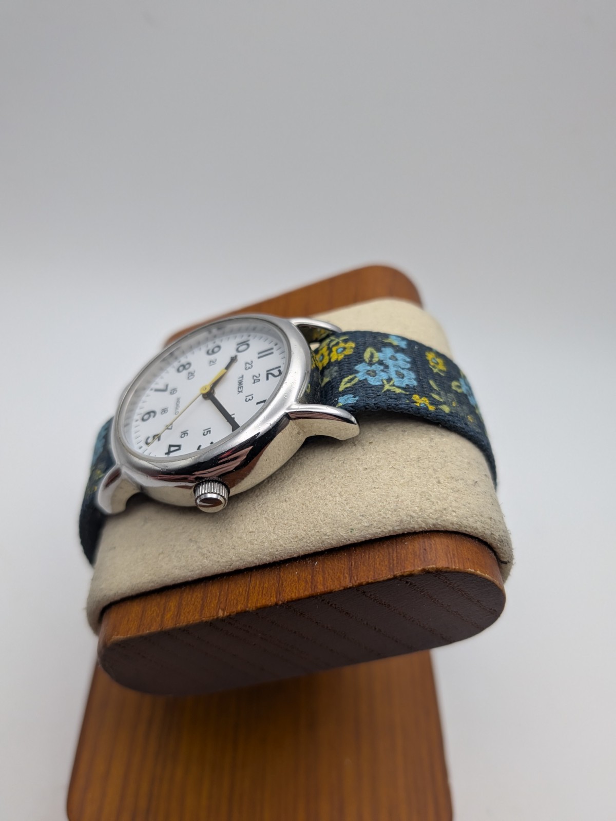 Timex Weekender Womens Indiglo Watch 31mm Floral Nylon T2P370 New Battery