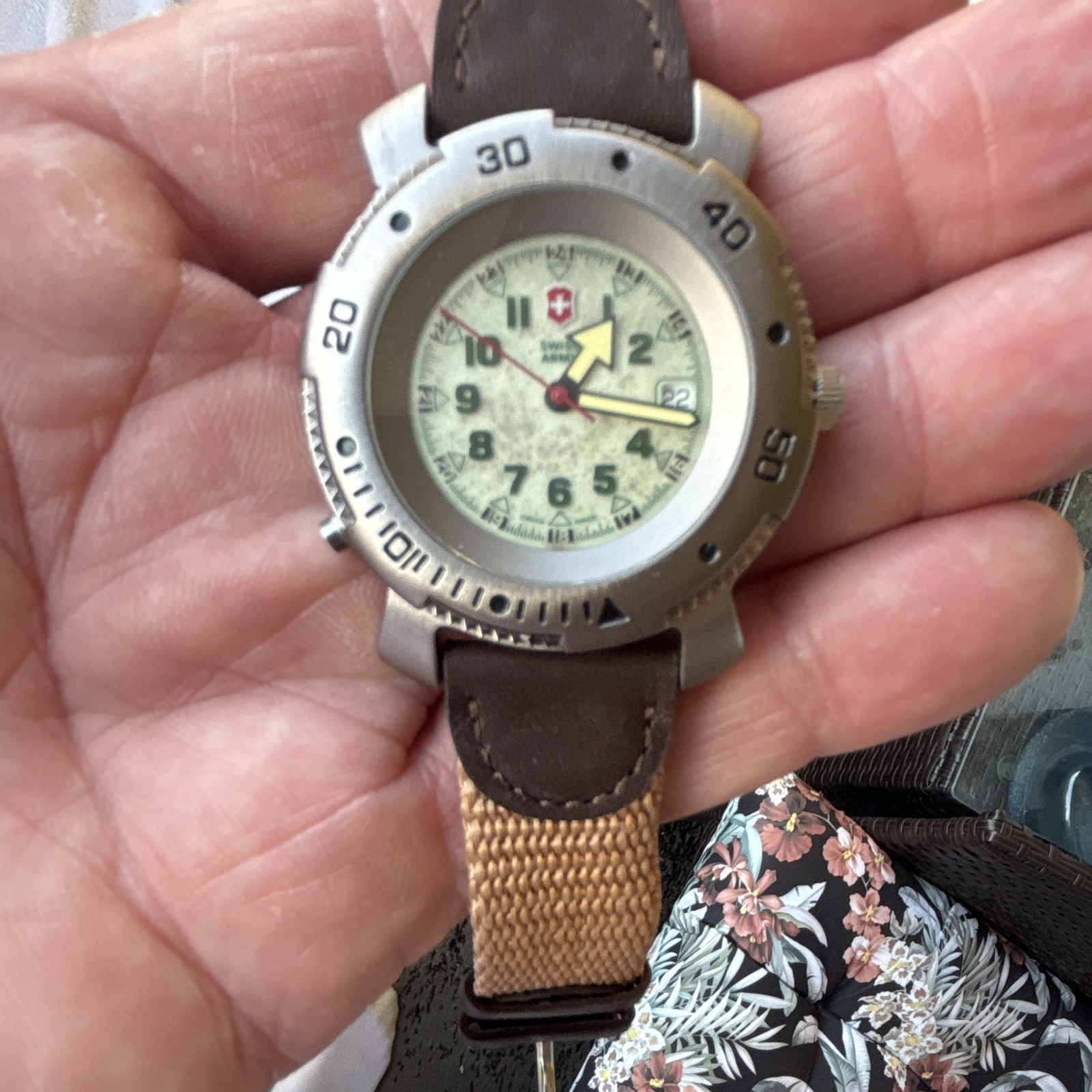 Victorinox Swiss Army Quartz Beige Dial Date Rotating Bezel 100m Brown Strap