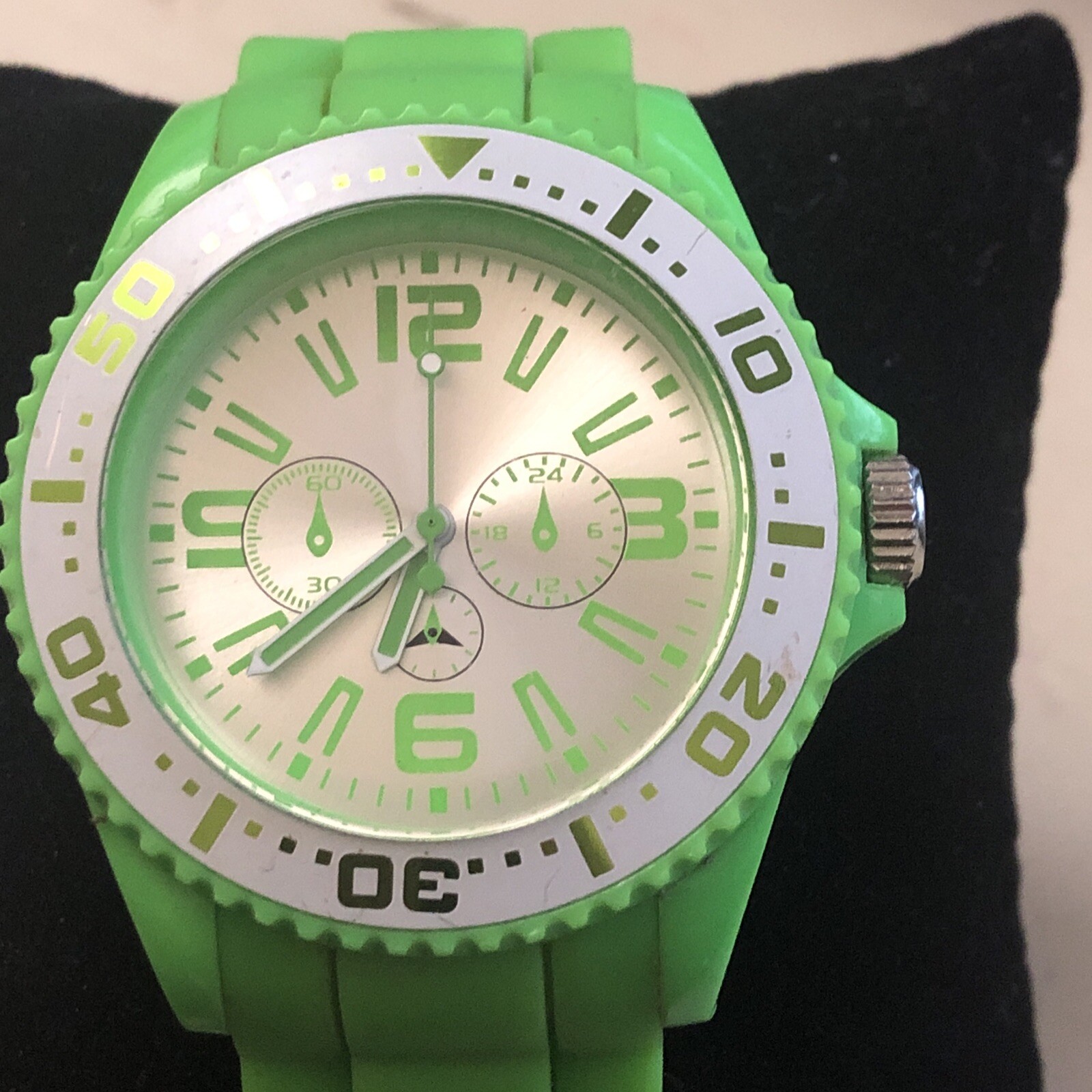 Green Dive Style Watch NEW BATTERY