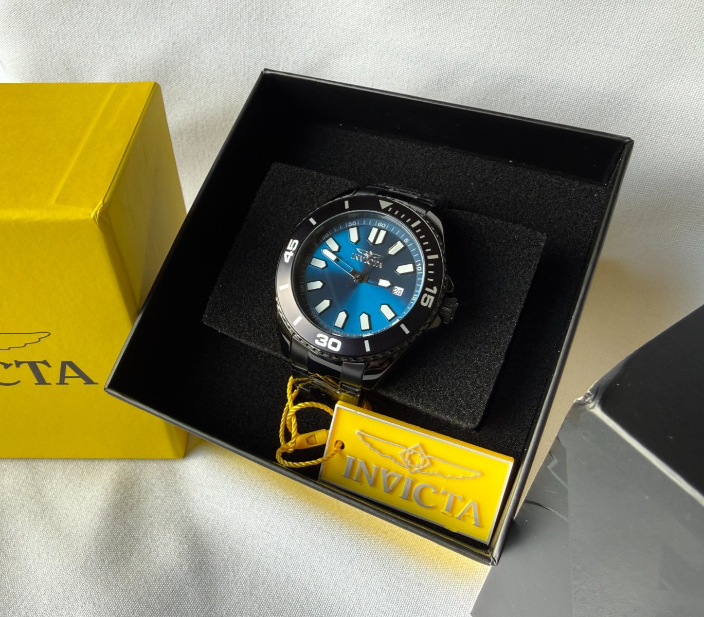 Invicta 46320 Pro Diver Men’s 43mm Blue Sunray Date Dial Black Stainless Watch