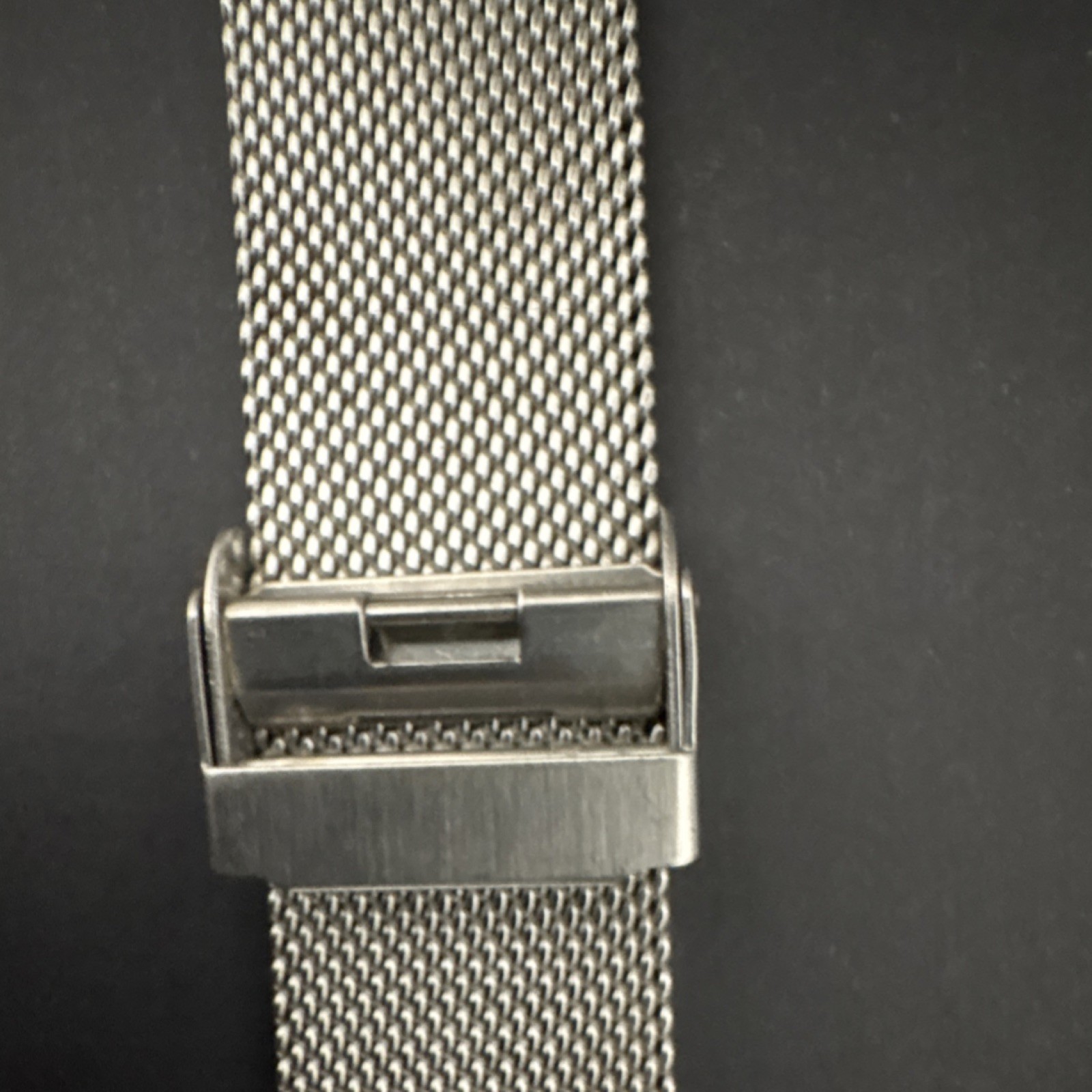 Kenneth Cole New York Quartz Analog Silver Dial Mesh Band Date 30m (3 ATM)