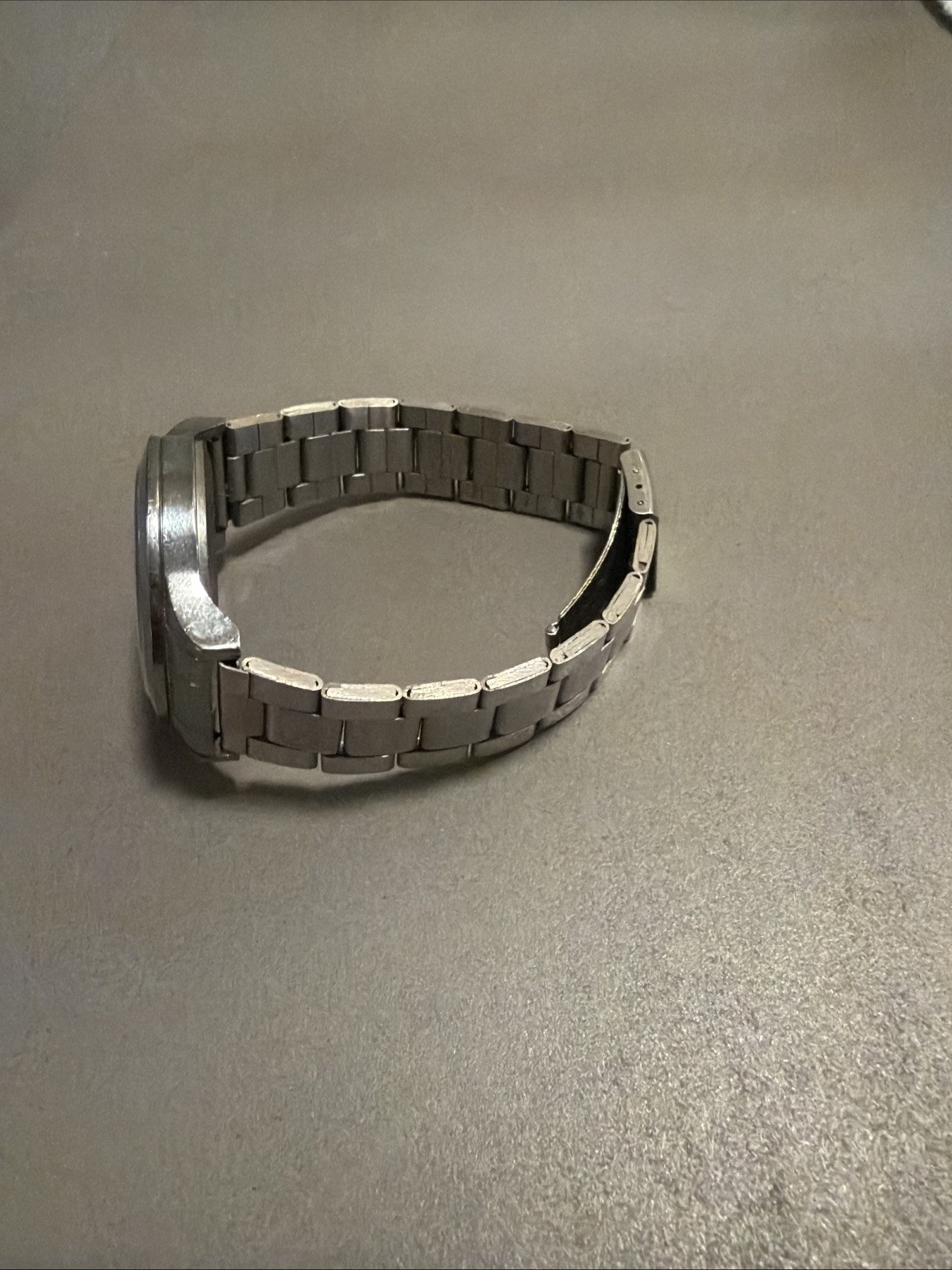 Metallic Modern Watch Men’s