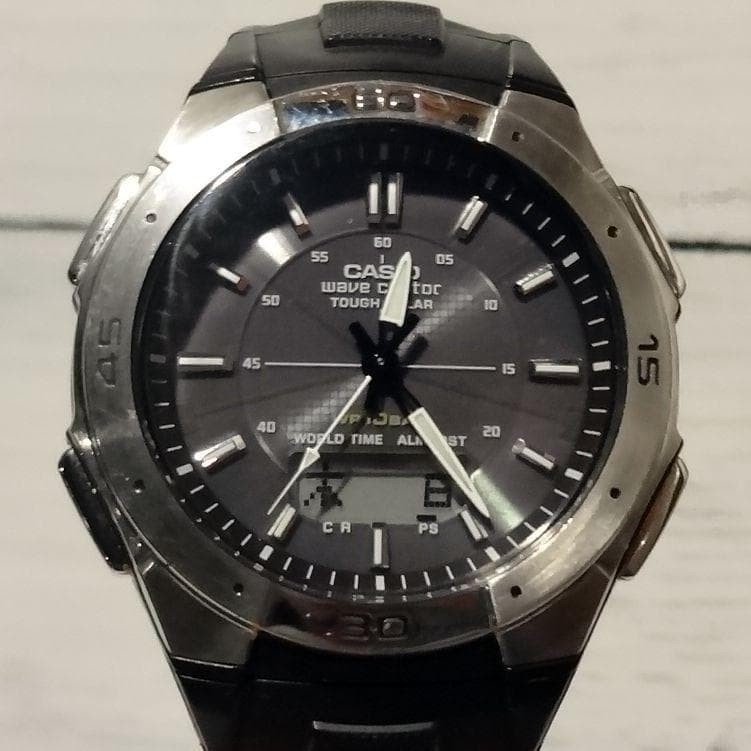 Simple radio-controlled watch with resin band, WAVE CEPTOR WVA-470, working well