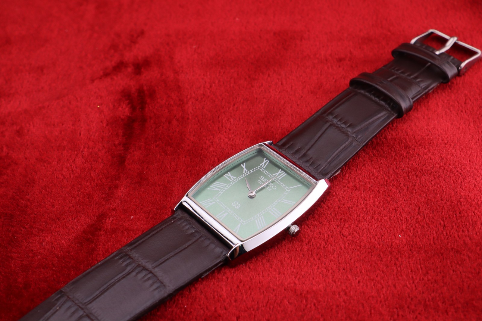 Vintage Men Seiko quartz Barrel-Tank Green Dial ,Dark Brown leather Dress Watch