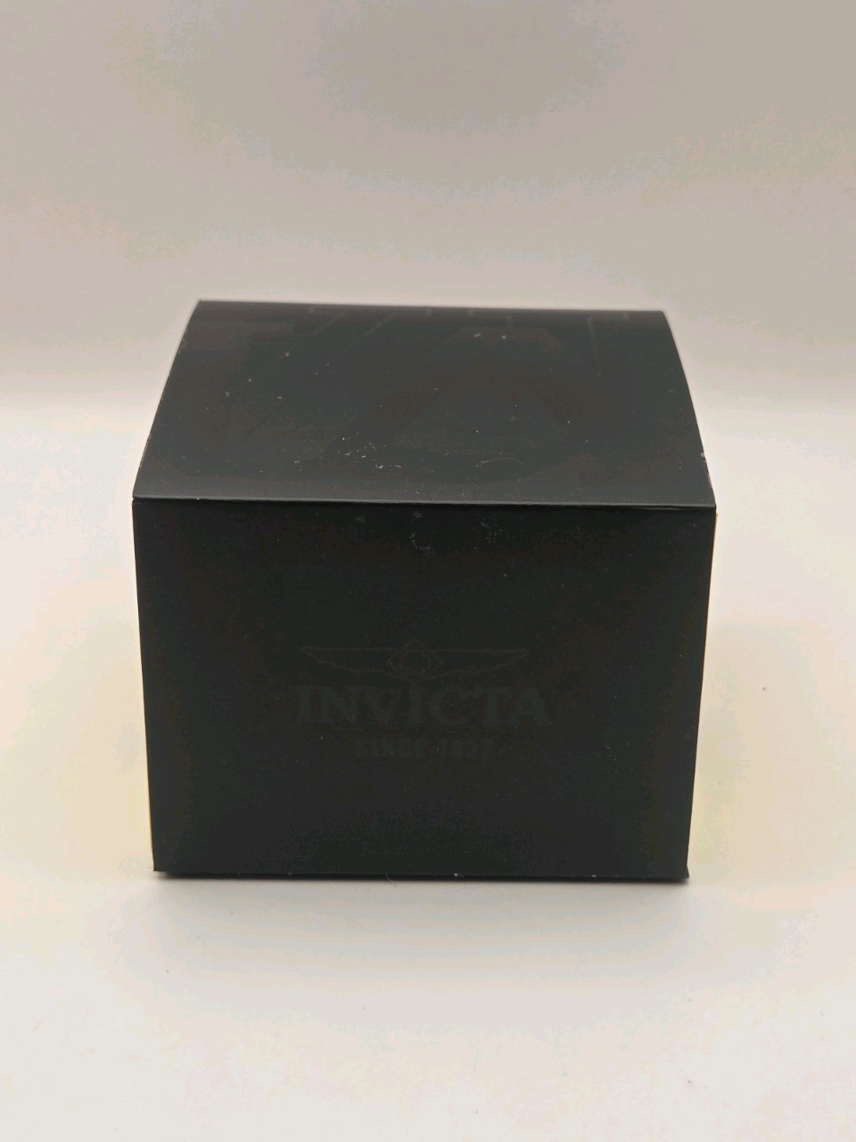 69676 – Invicta Racing Vaulthan Men’s Watch – 44mm, Red