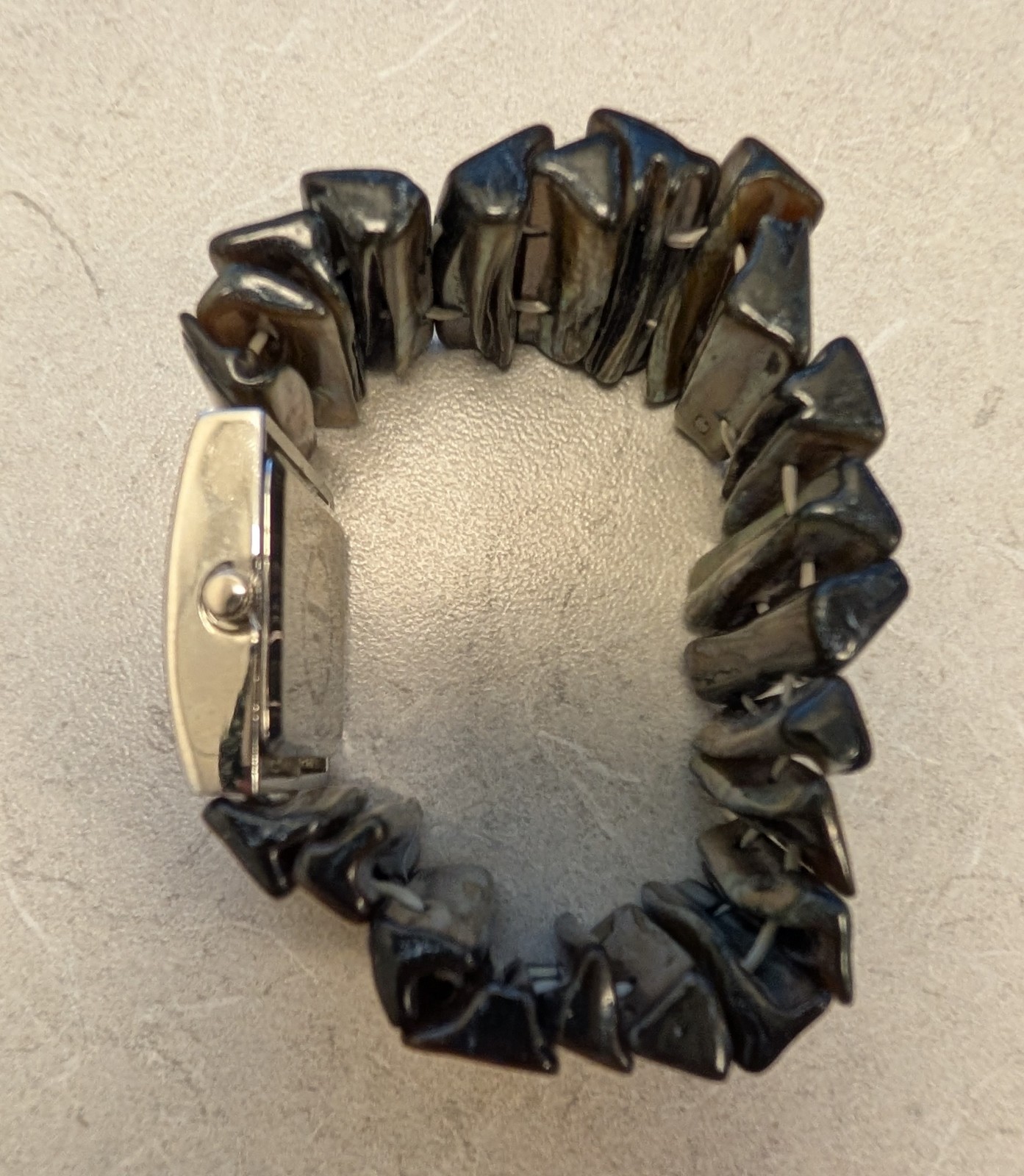 WORKING Massini Silver Tone Mother of Pearl Shell Stretchy Bracelet Watch