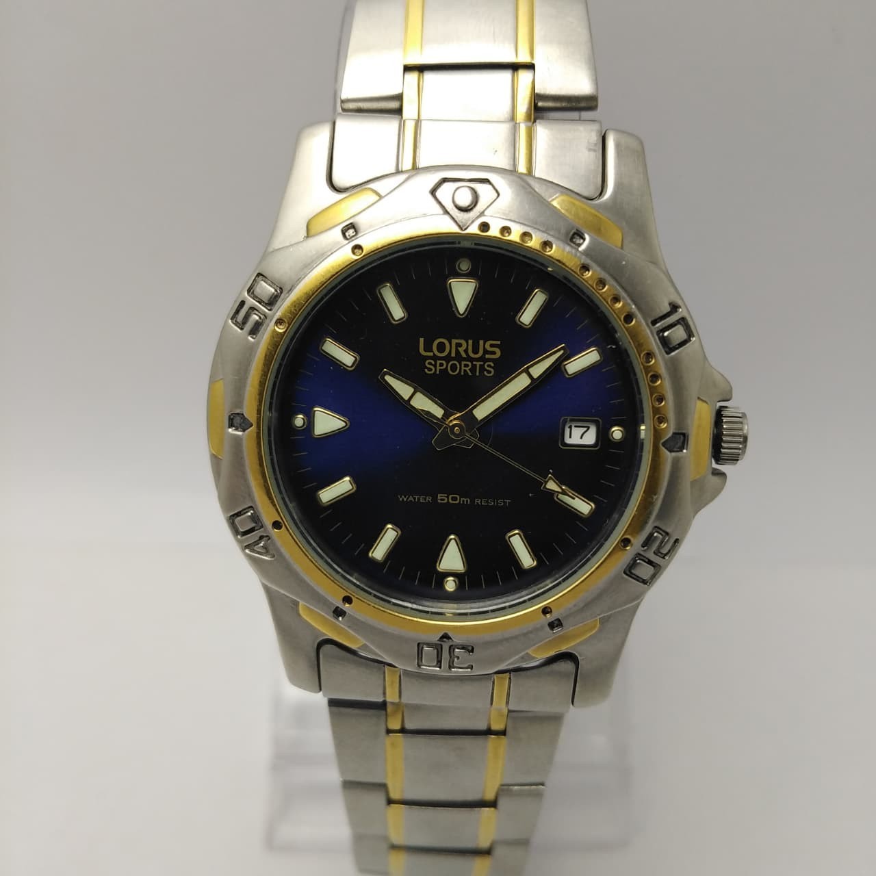 Seiko Lorus Sports Quartz VX32-X227 Blue Sunburst Dial Vintage Diver Watch