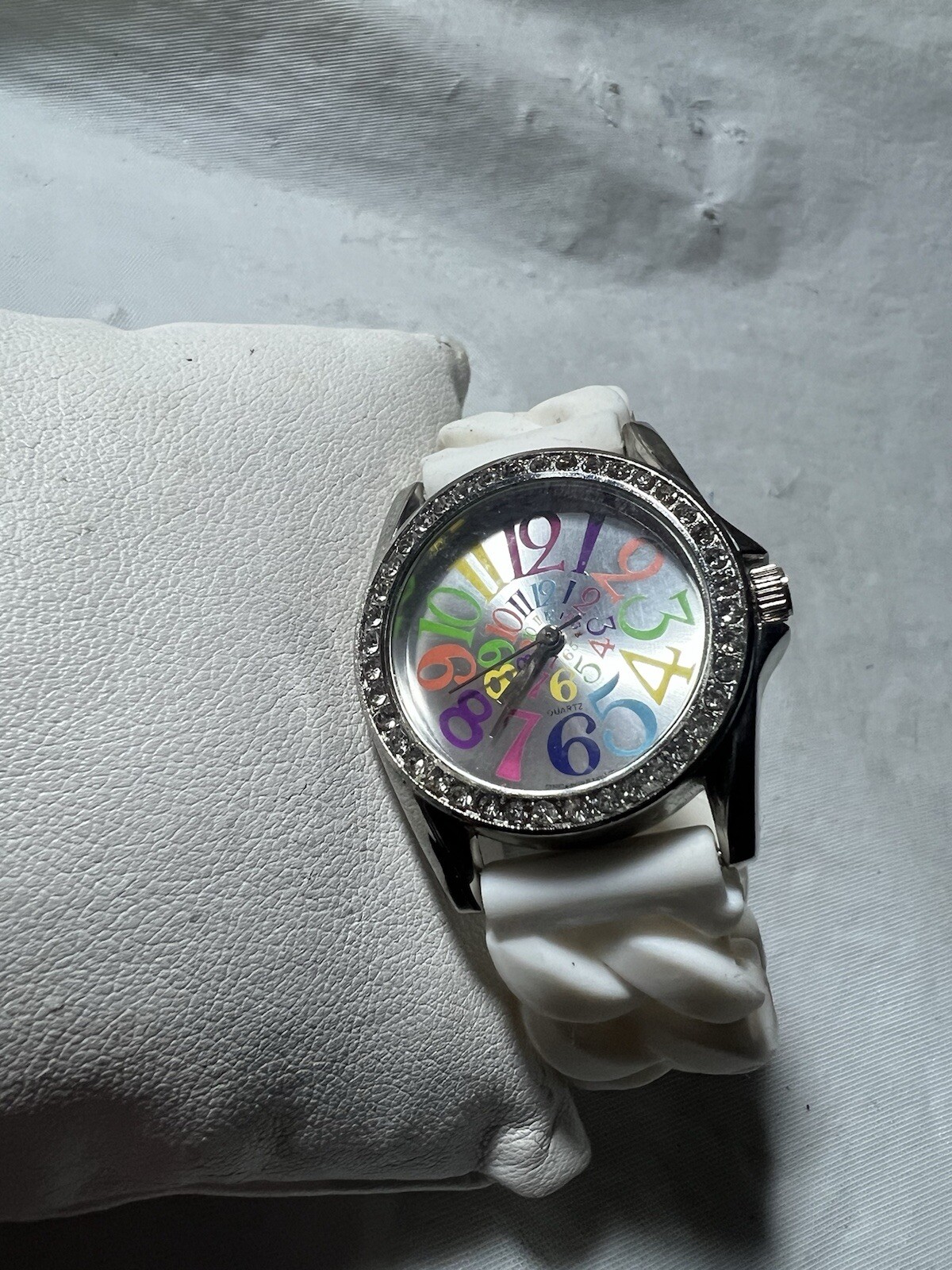 Watch ladies multicolor markers,Quartz, crystal Bezel, 32 mm case, white rubber