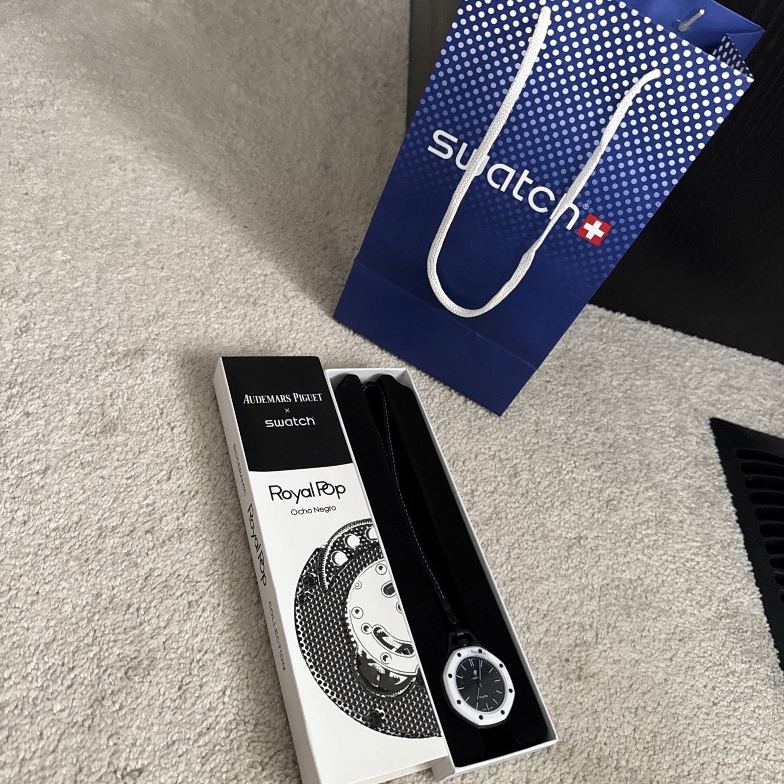 Swatch x AP Royal Pop Ocho Negro