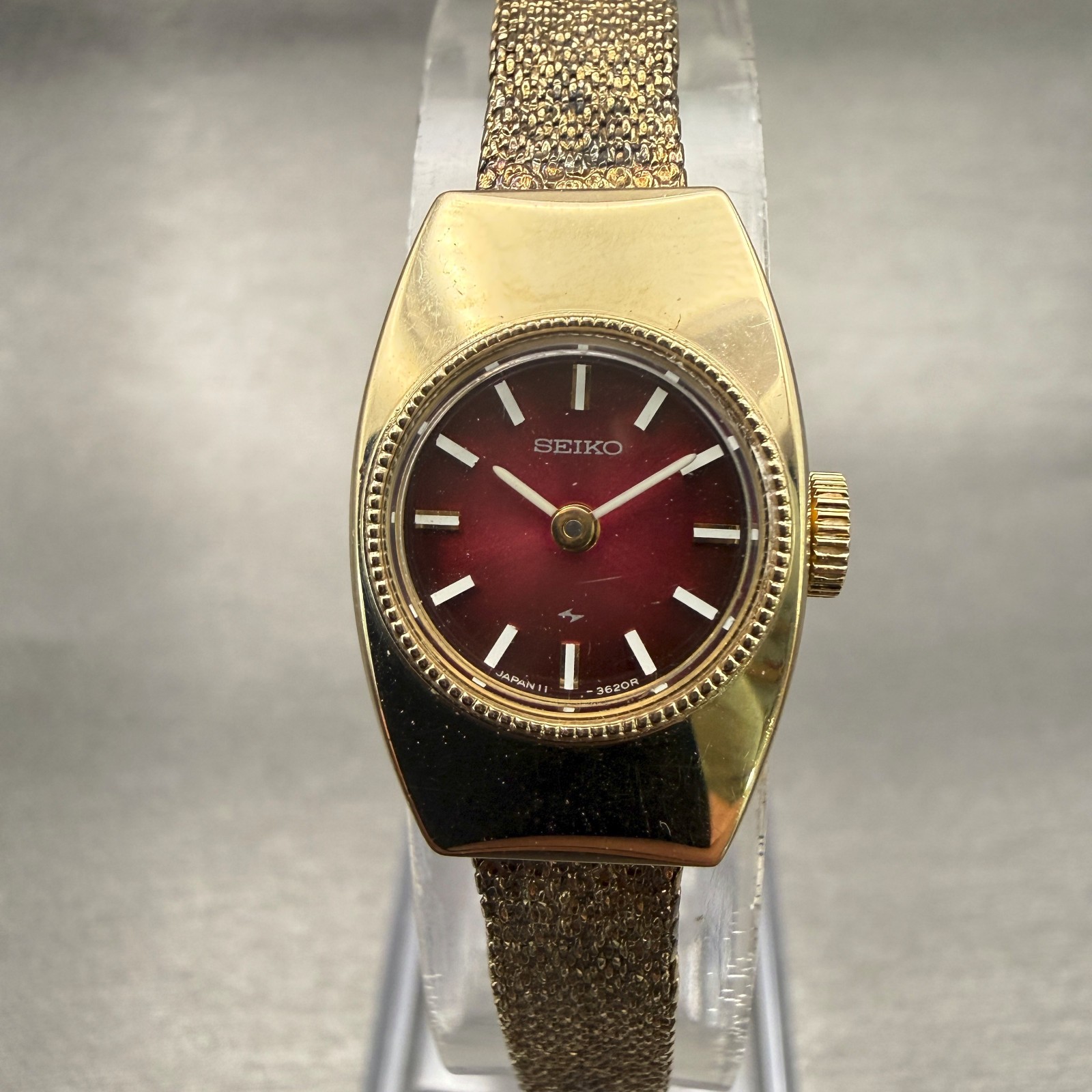 Seiko Watch Women 16mm Red Dial Gold Tone Oval 11-1049 Vintage Mechanical Works