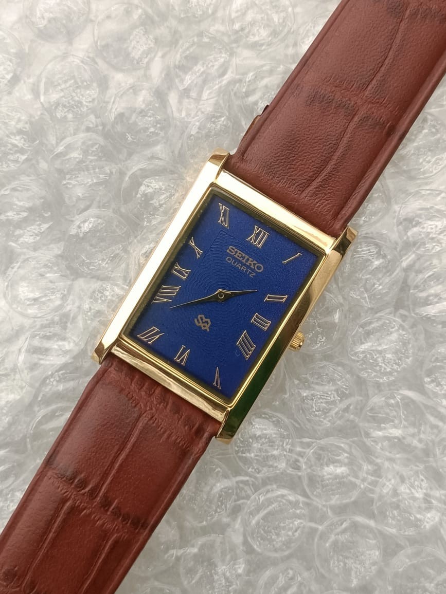 Vintage Seiko Quartz Japan Made Blue Dial Men’s Wrist Watch Looking Good