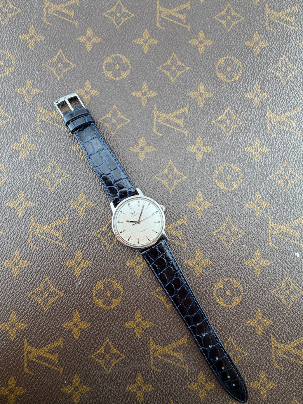 Omega Geneva Caliber 601 Stainless Steel Case Rare Dial Tapestry Swiss Made