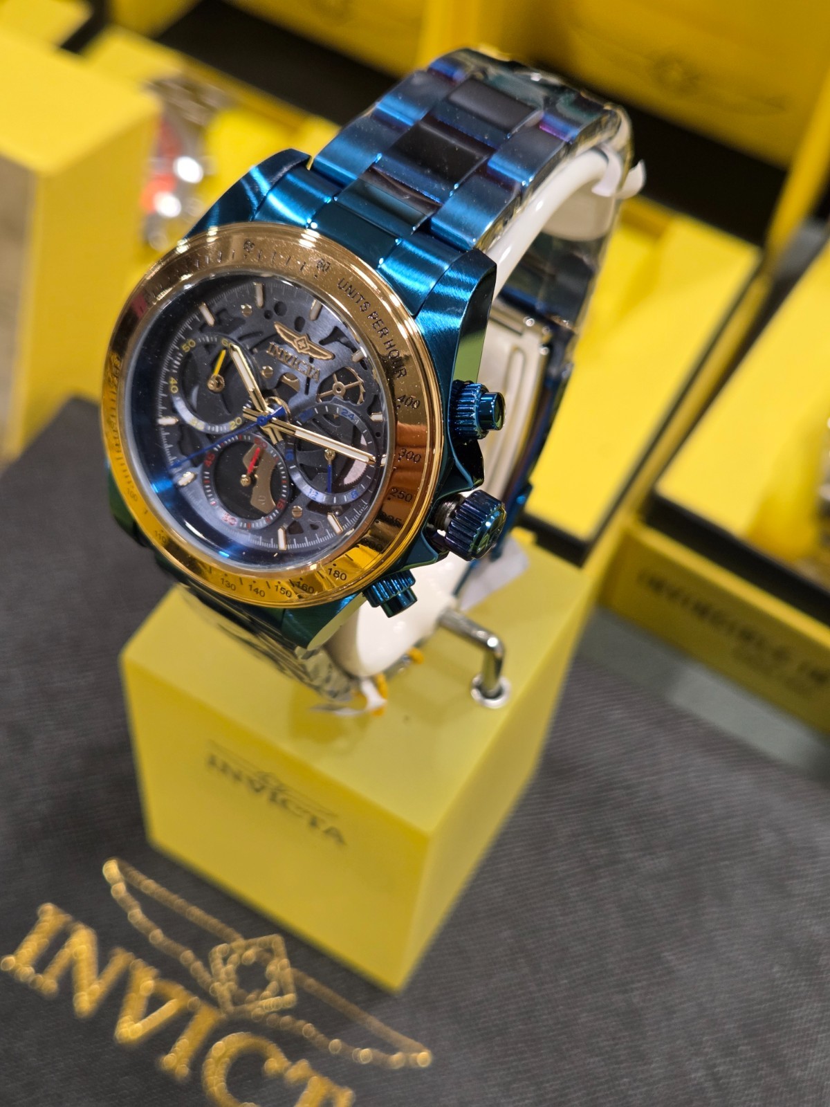 🔥51032 – Invicta Speedway Stratacore Men’s Watch – 40mm, Blue Label