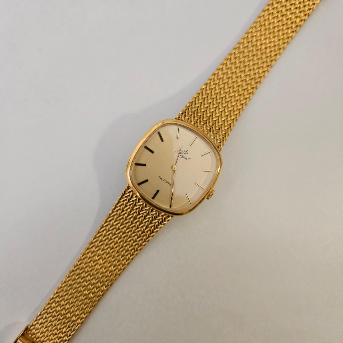 Vintage Men’s Watch “ROYAL” Swiss Dress Ultraslim Integrated Gold Tone NOS 1979