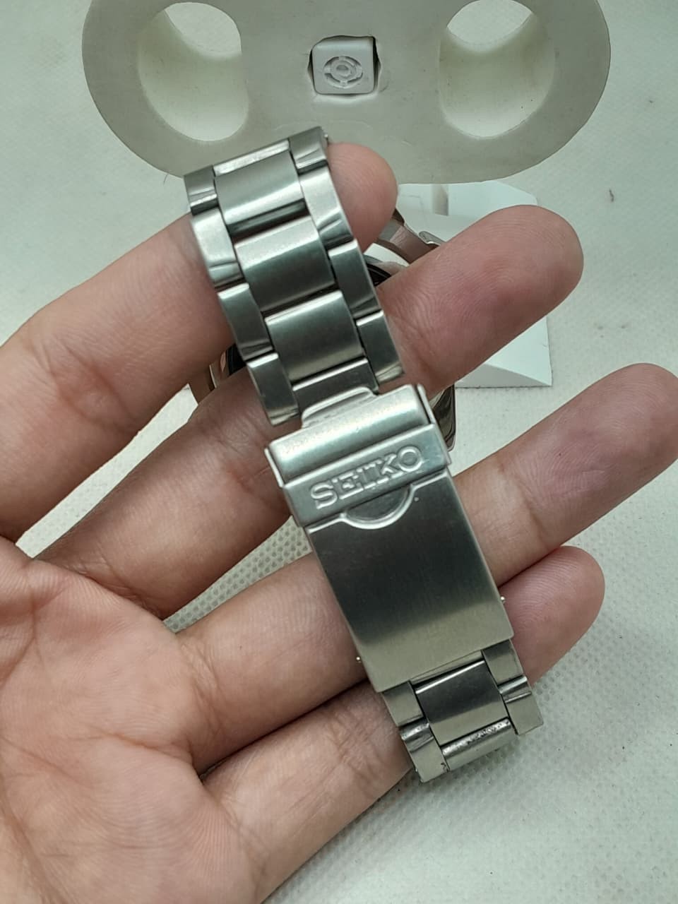 Seiko 5 Sports Automatic 23 Jewels Cream Dial Men’s Stainless Steel Watch