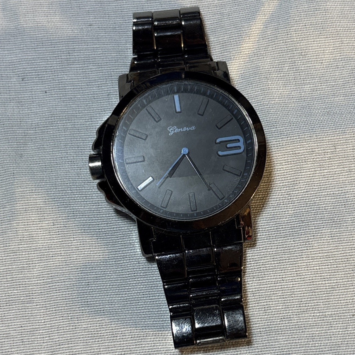 Geneva Quartz Analog Watch Gray Dial Non-Numeric Markers Black Metal Bracelet