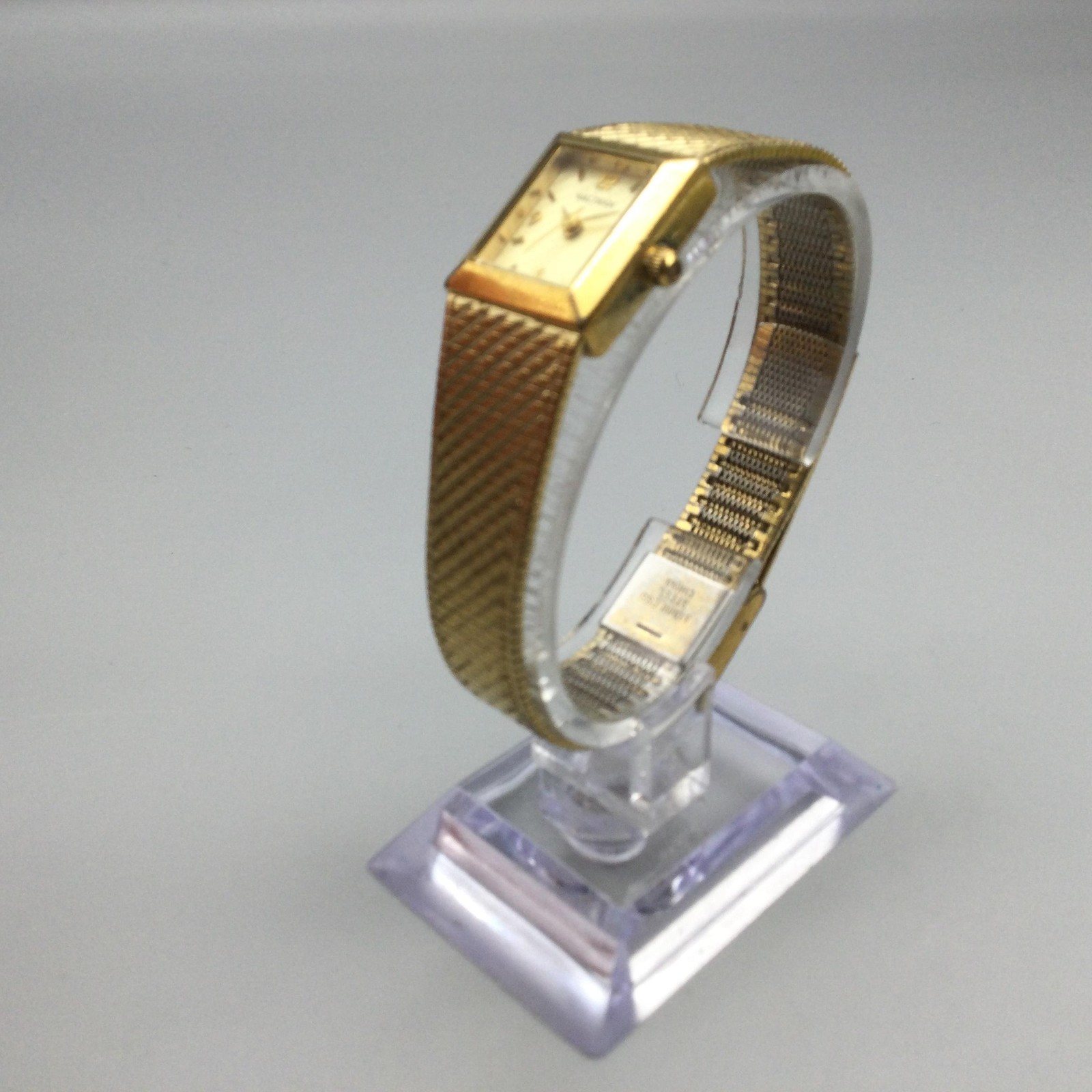 Waltham Womens Gold Tone Dress Watch 17mm WAW026 Textured Band New Battery
