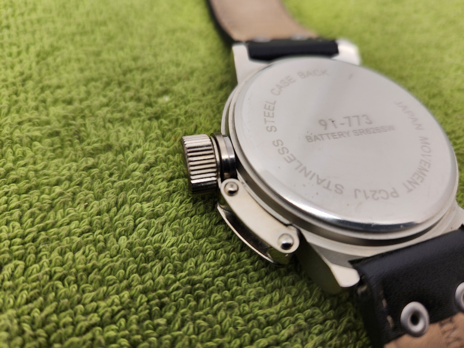Men’s Quartz Watch Two Tone Chrome Black Dial Cap Design PC21J/91-773