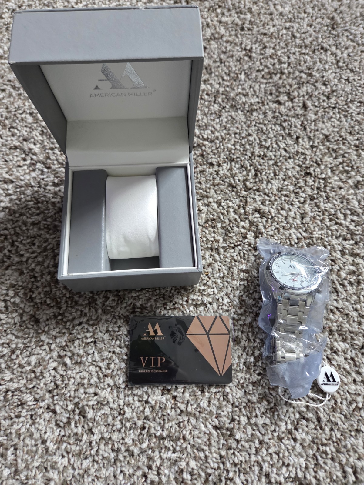 American Miller Men’s Quartz Analog Date Watch SS Bracelet 30m Box/Papers
