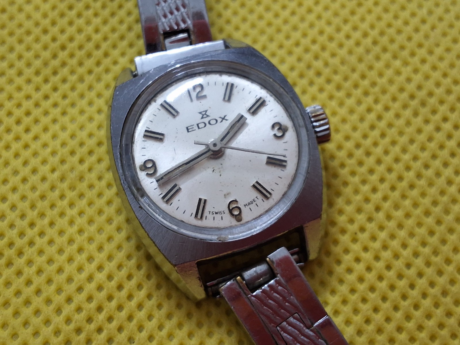 Vintage Ladies Edox 17 Jewels Manual Wind Swiss Made Wrist Watch Serial # 200234