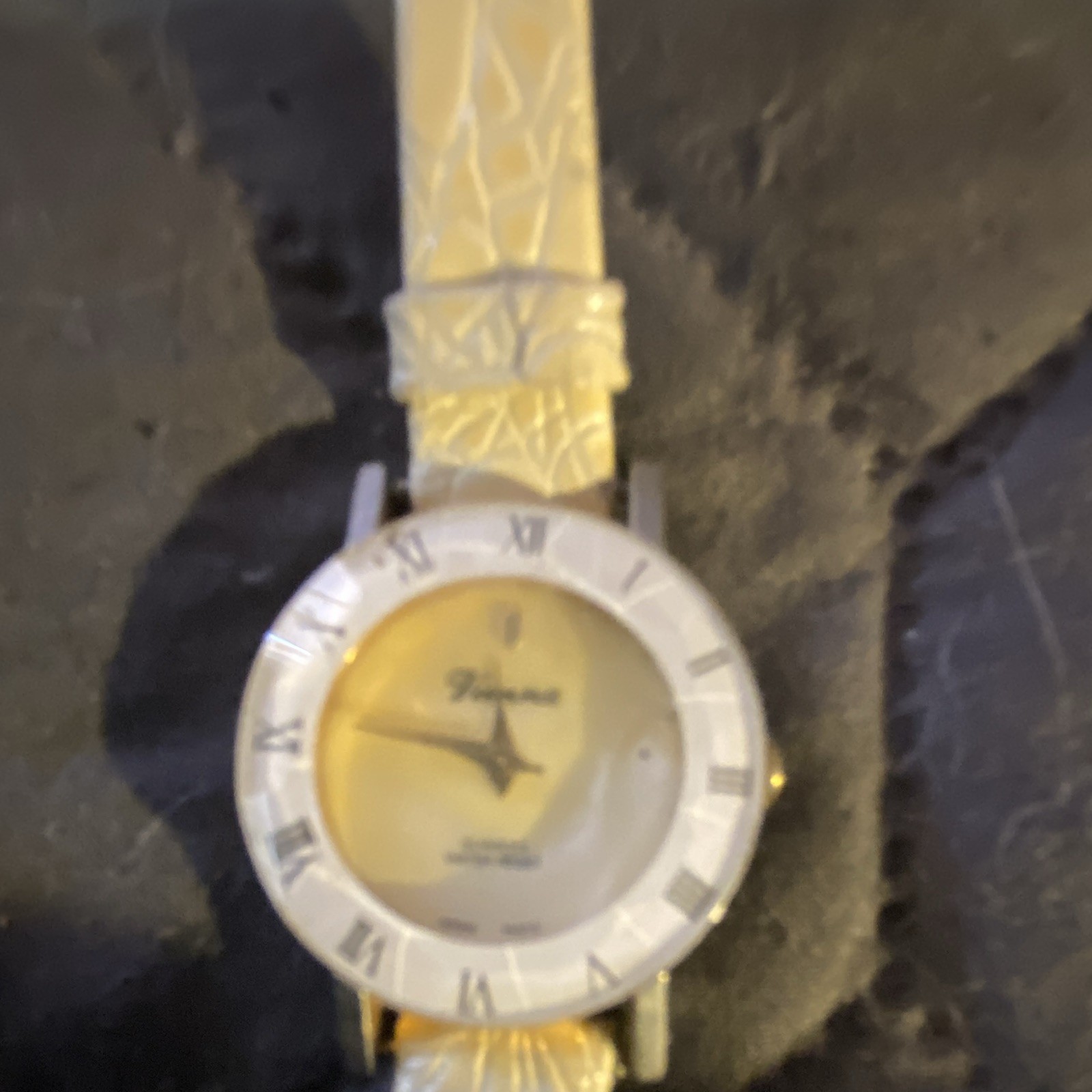 Zappone Quartz Analog Wristwatch Gold Dial Roman Numerals Beige Leather 25mm