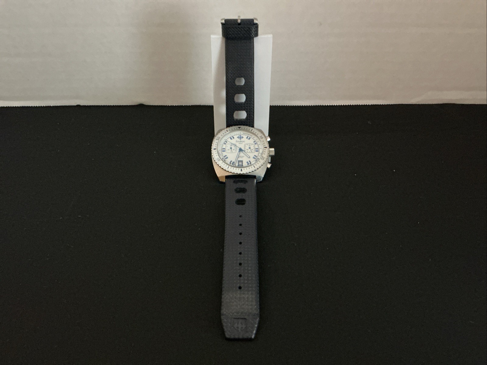 Zodiac Sea Dragon Chronograph Diver Watch Blue Rubber Band White Dial 100m