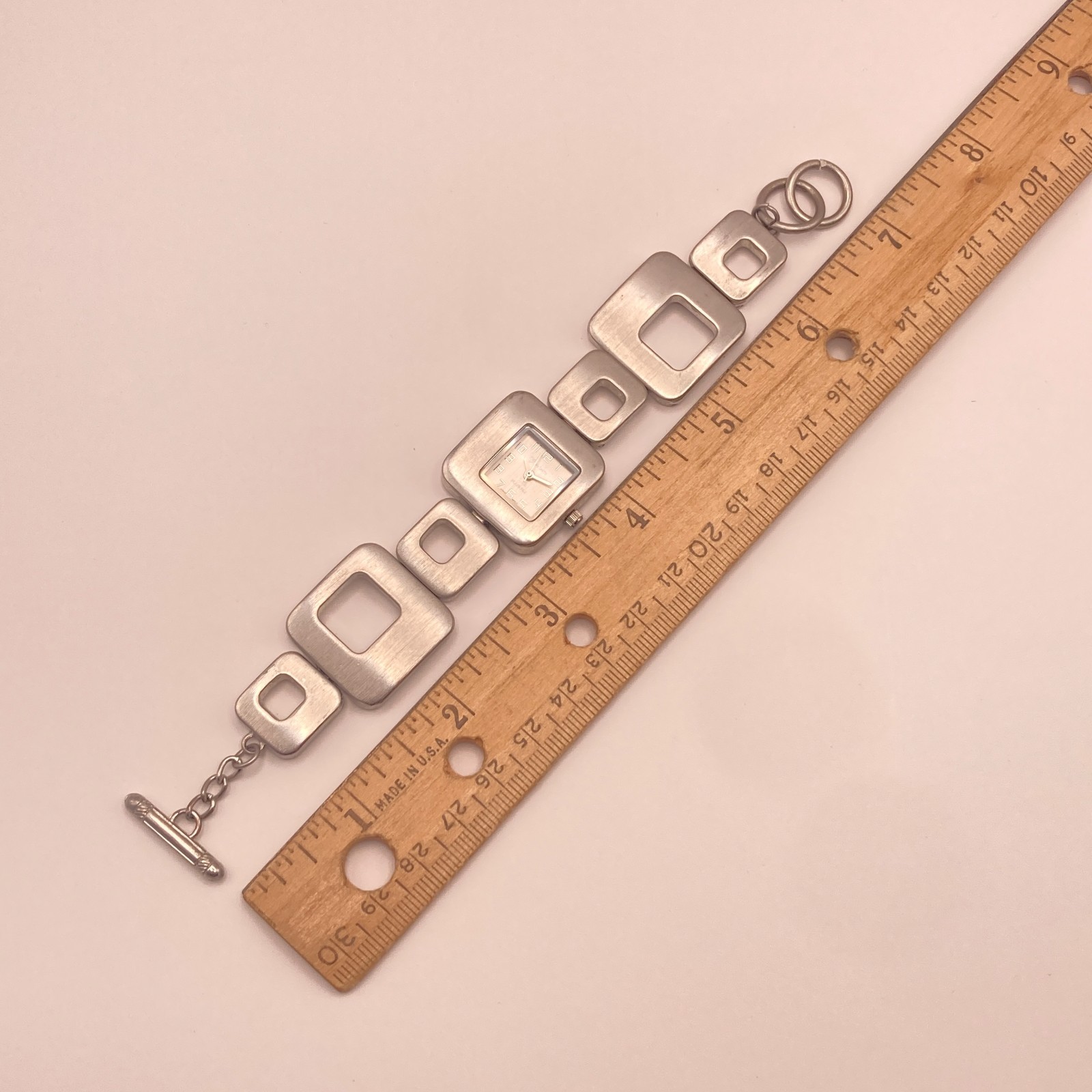 Geneva Womens Watch Silver Tone 25mm Square Links Brushed Toggle New Battery