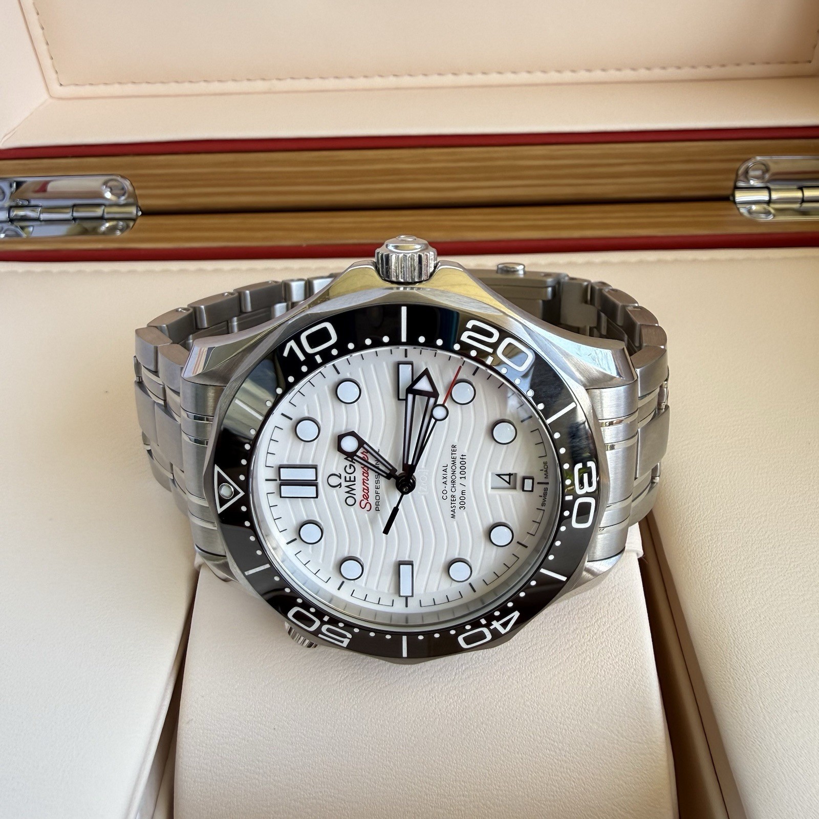 Perfect OMEGA Seamaster Diver 300M 42 Mm 210.30.42.20.04.001 Automatic 8800