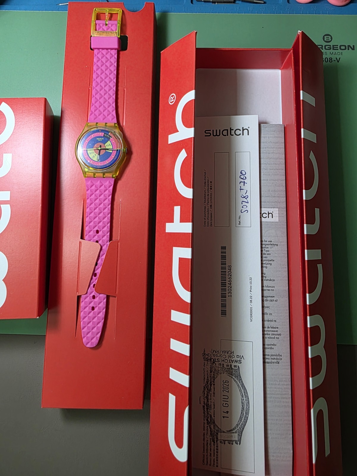 SWATCH STANDARD 2023 – SO28J700 – Shades Of Neon – New
