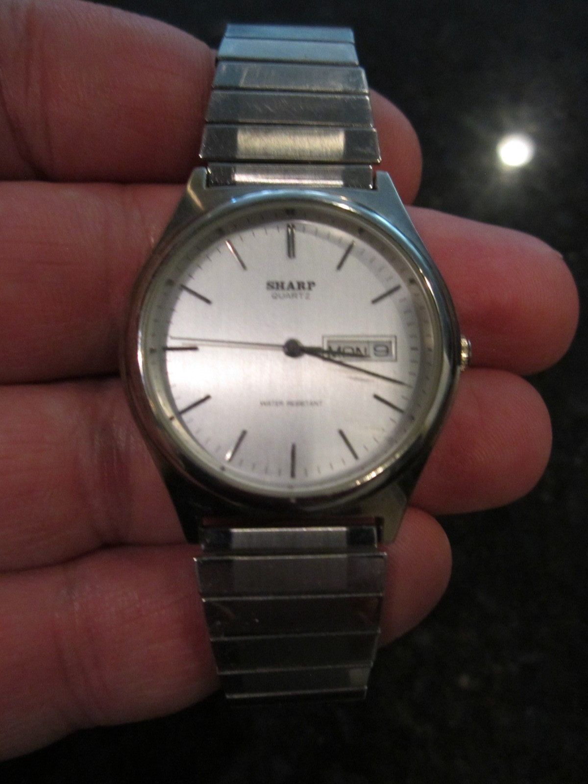 VINTAGE SHARP WATCH DAY MONTH MARKERS FITS TO 8 1/2″ WRIST – RUNS GREAT – OFC-R