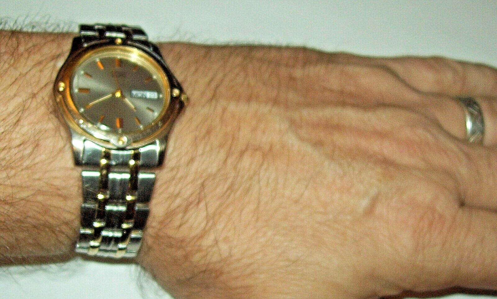 Citizen 1102 Mens Watch Luxurious Tapisserie Dial Day Date Runs Perfectly Sweet!