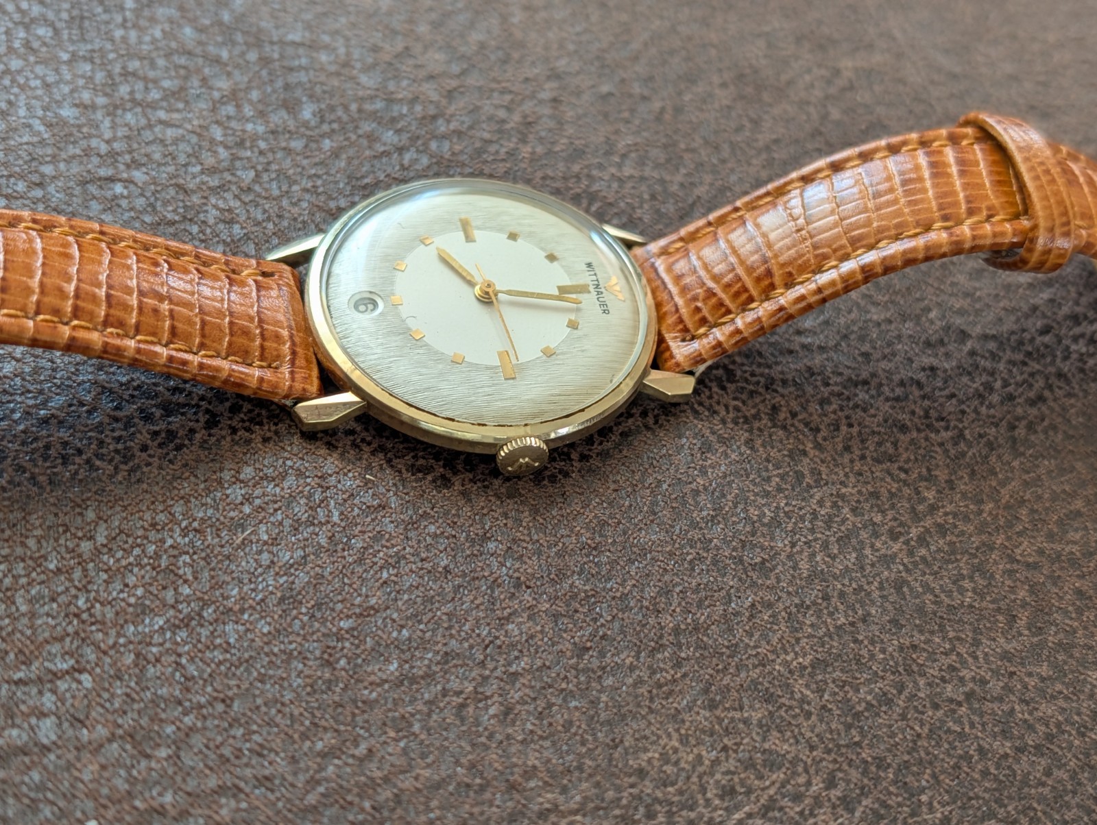 Wittnauer 36mm 10k Gold Filled Case Linen Dial Leather Strap Vintage Unisex