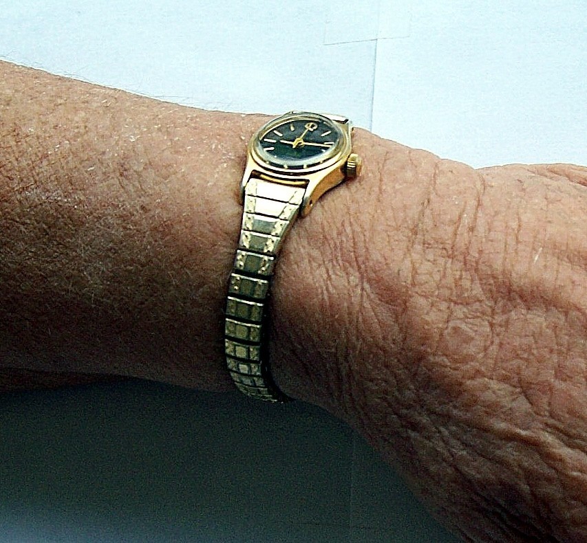 Timex Q Ladies Watch Earlier Minty Luxury ’70’s Quartz Gold-Filled fit 5.9″-6.4″