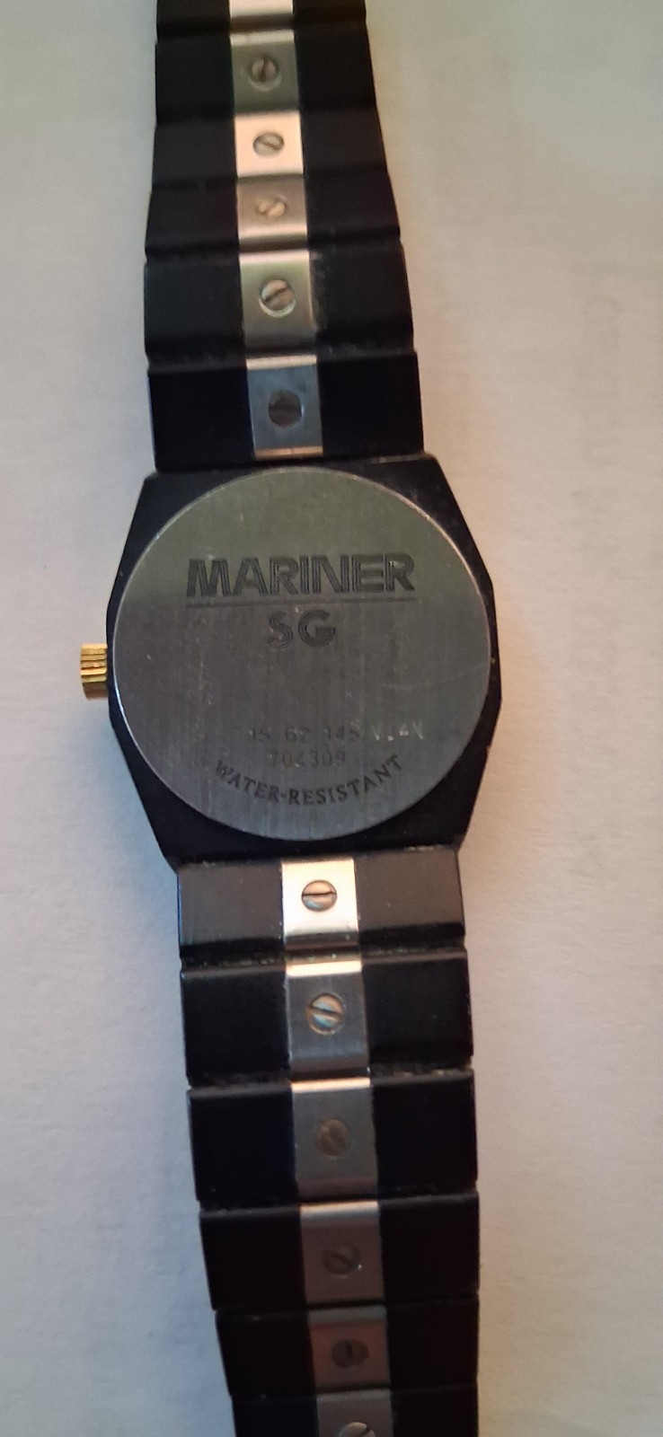 watch women mariner SG black and gold never worn really in like new condition