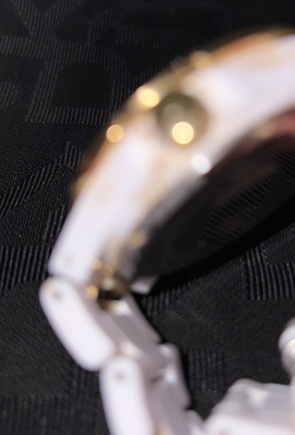 GUESS Watch U11623L1 White Polycarbonate GoldT & Crystals Battery Options-Read