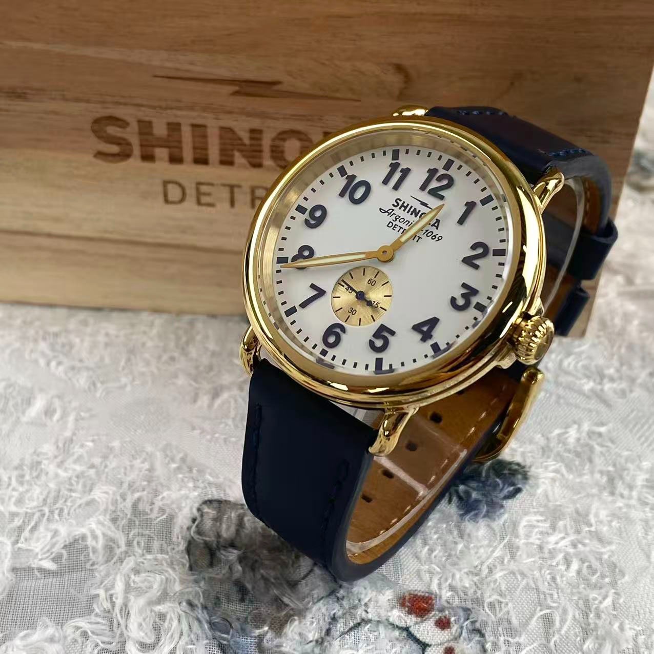 New Shinola The Runwell 41mm White Dial Navy Leather Strap Men’s Quartz Watch