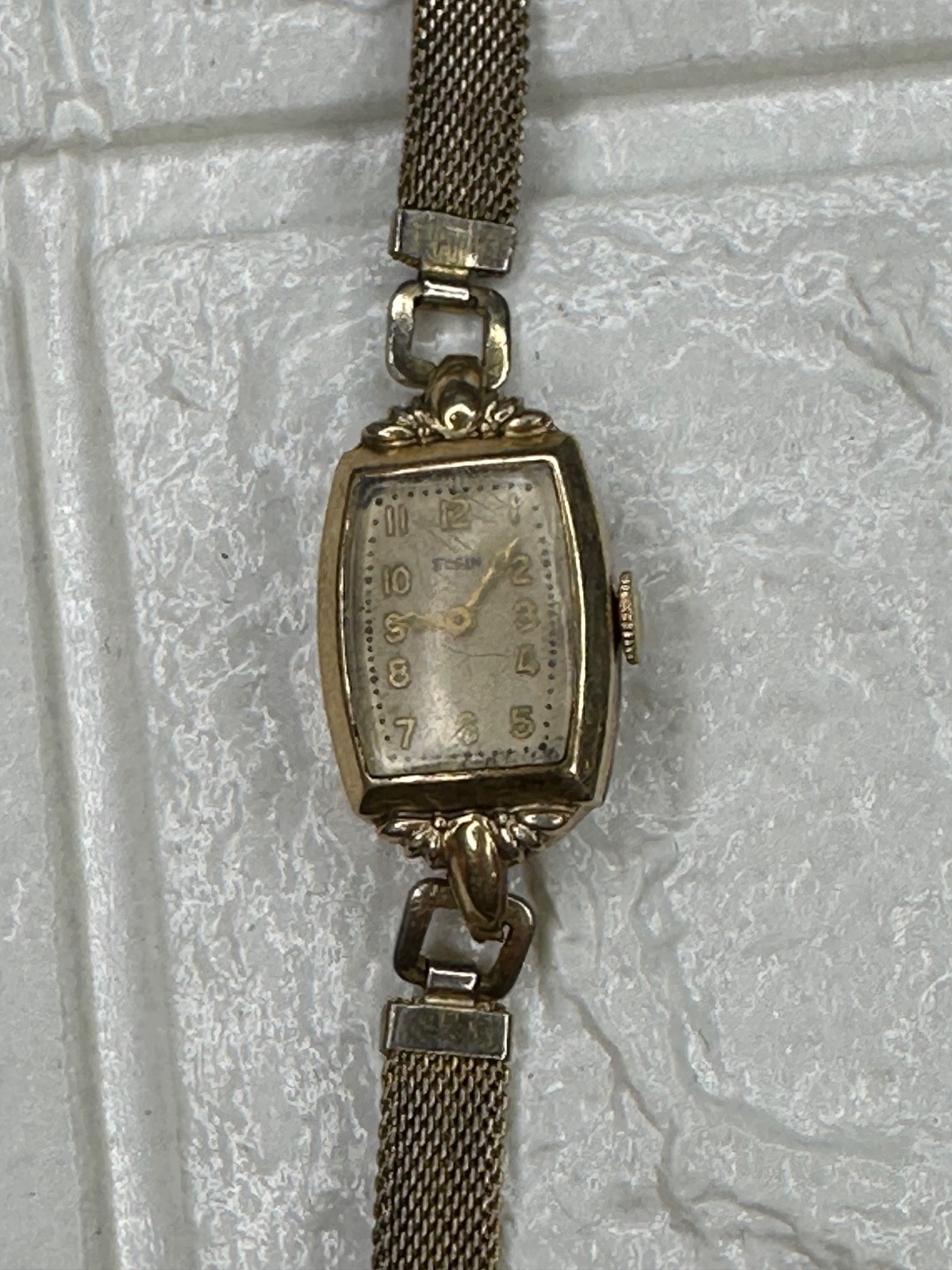 Vintage Elgin 15 Jewel Ladies Mechanical Wristwatch 541 10k Gold Filled Art Deco